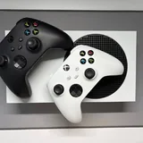 Xbox Series S, два геймпада, HDMI кабель 1