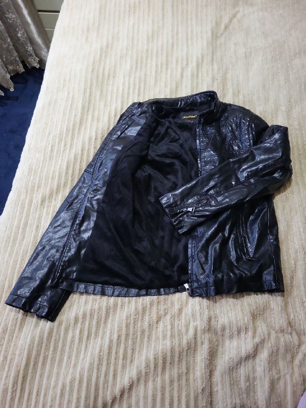 Куртка кожанка мужская, майка фиолетовая, рубашка голубая, рубашка в клетку, майка Prada, рубашка чёрная