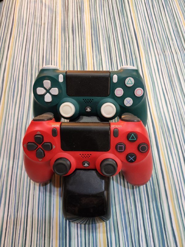 Комплект джойстиков DualShock для Play Station 4 с зарядной станцией