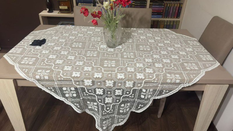 Стол раздвижной с 6 стульями, диван 310×150 см