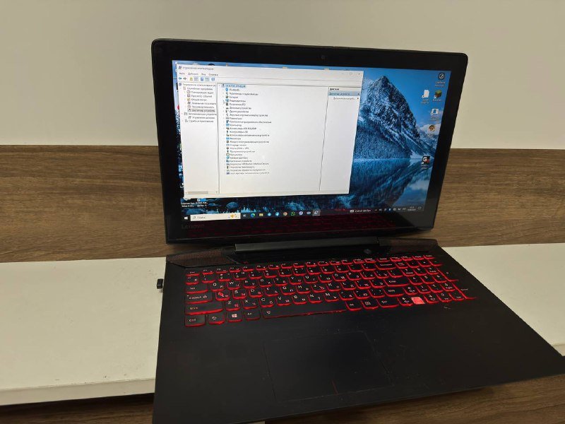Игровой ноутбук Lenovo Y700 2015 года с мышью и зарядкой