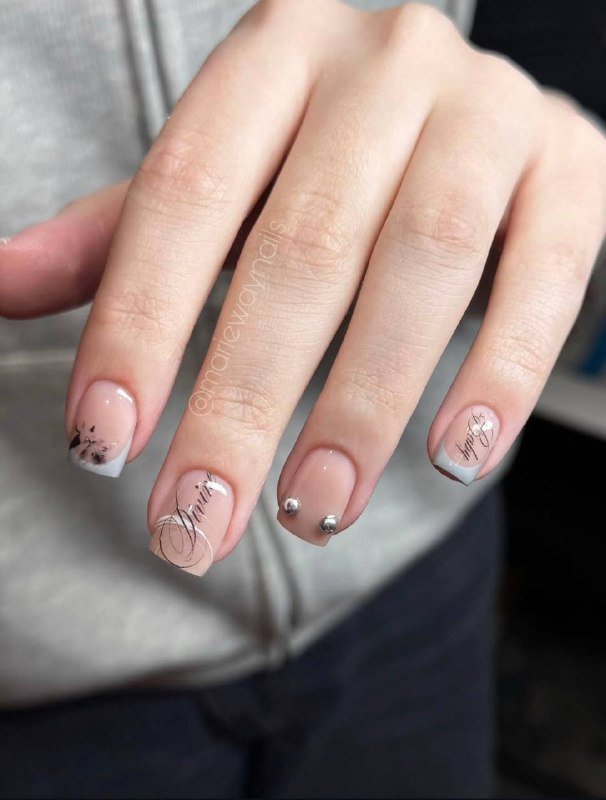 Маникюр с покрытием и дизайном 1