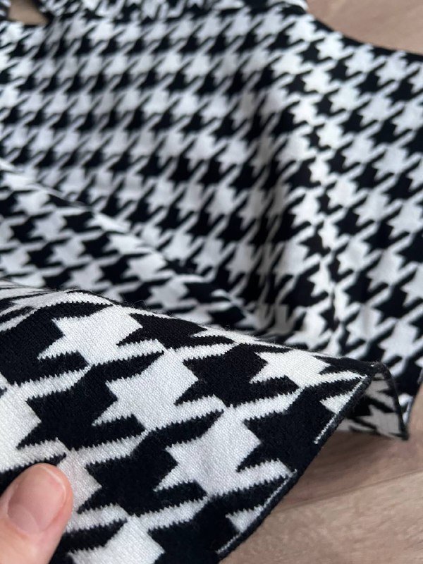 Шарф черно-белый узор 2