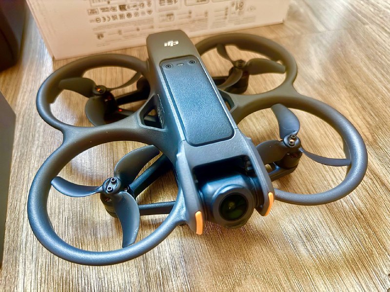 FPV дрон DJI avata 2 с комплектом батареек и зарядным хабом 1