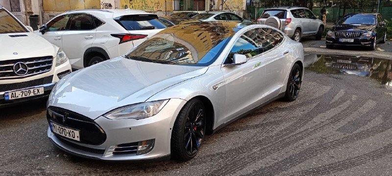 Tesla model S 85 D 3