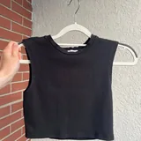 Чёрный топ Zara, чёрная юбка Bershka 1