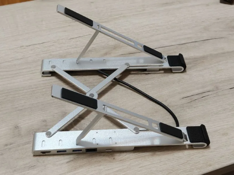 Подставка под ноутбук и USB-C хаб 1