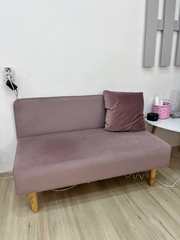 Компактный пыльно-розовый диван 3