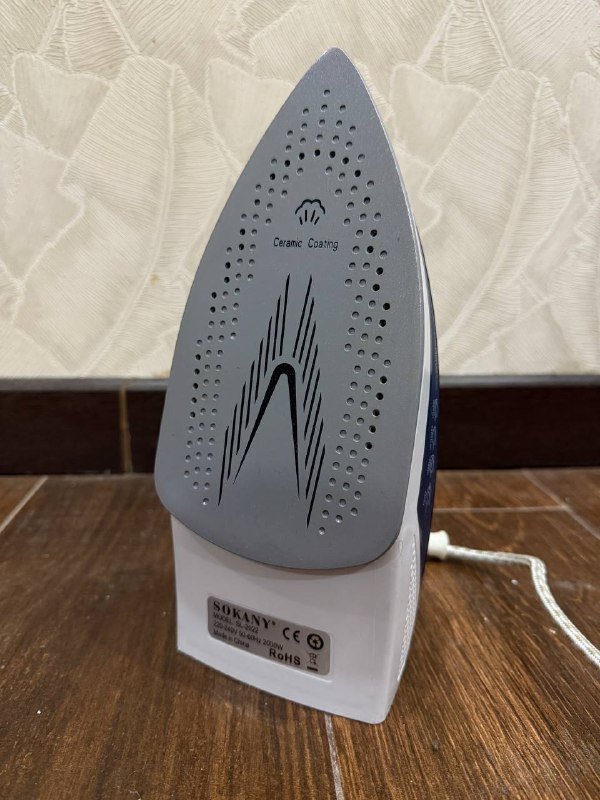 Утюг с трещиной на резервуаре и перегнутым проводом 2