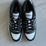 Обувь Adidas Break Shoes, джинсы Tommy Hilfiger 8