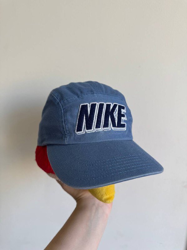 Бананка Eastpak, футболки, джемпер, джинсы, топ, кепка Nike 8