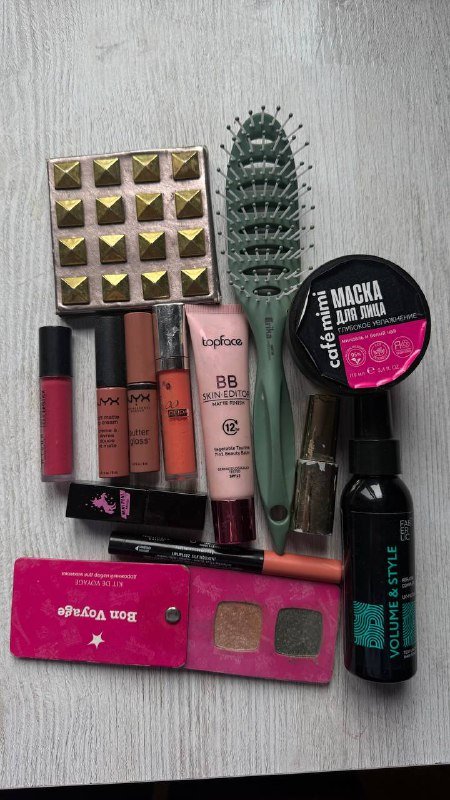 Косметика набор: помада, маска, кисть, тени, BB крем