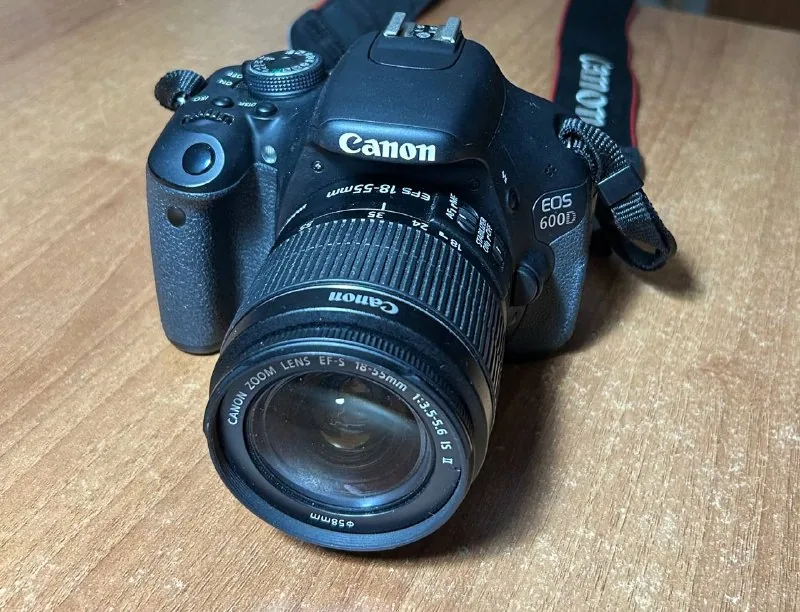 Canon EOS 600D, объектив 18-55mm, сумка, зарядка 1