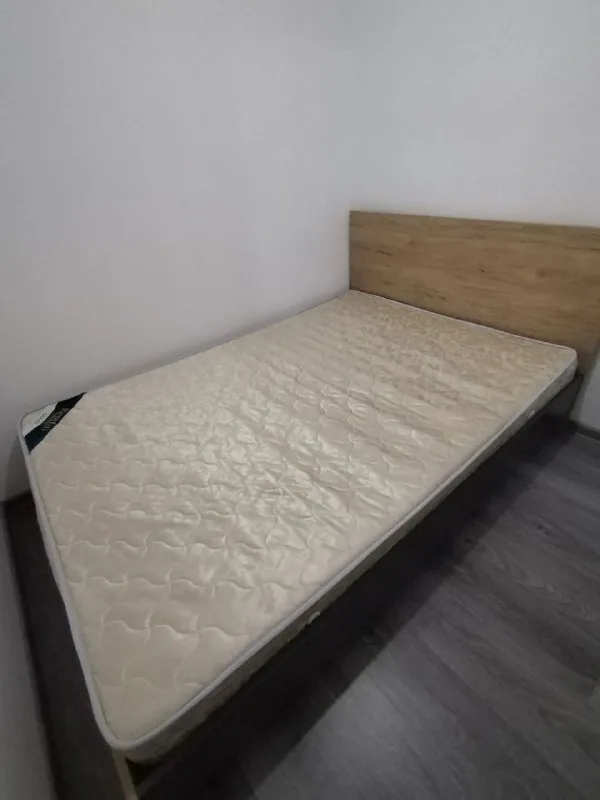Двуспальная кровать с матрасом 1