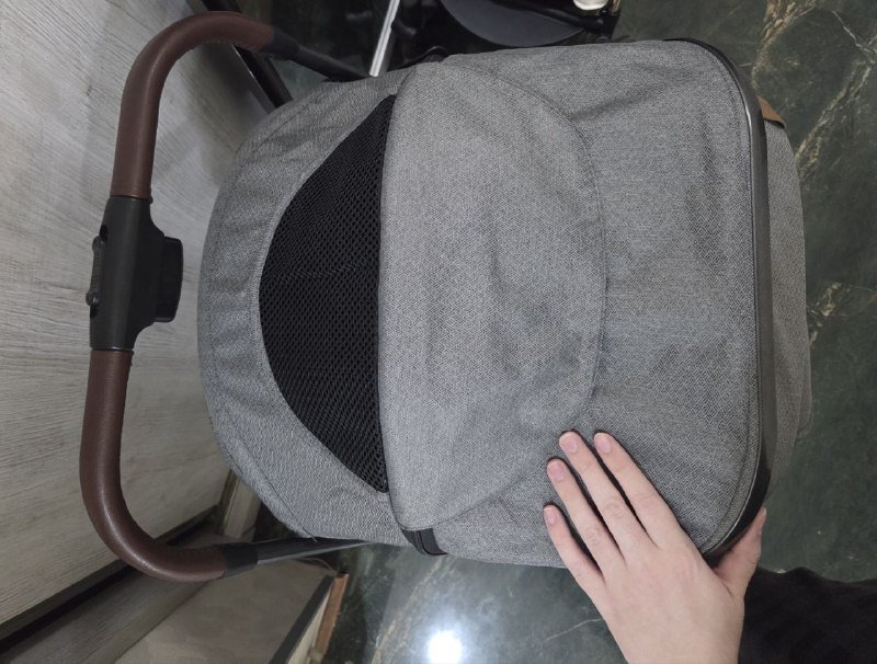 Прогулочная коляска с подстаканником и подарком 2