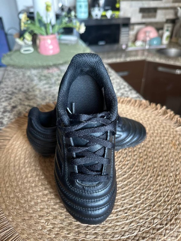 Детские футбольные бутсы Adidas, футзалки Fila