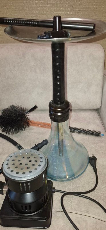 Кресло, кальян, ноутбук Lenovo IdeaPad, микроволновка Samsung, рабочие столы 2