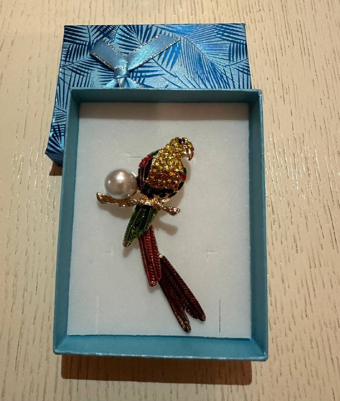 Брошки разного дизайна в коробочках 4