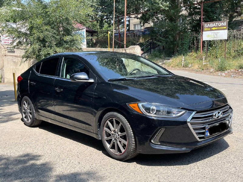Hyundai Elantra 2018 4
