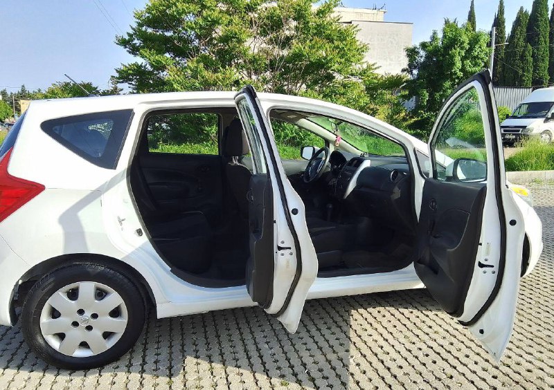 Nissan Note 2014 1.6 л леворульная 2