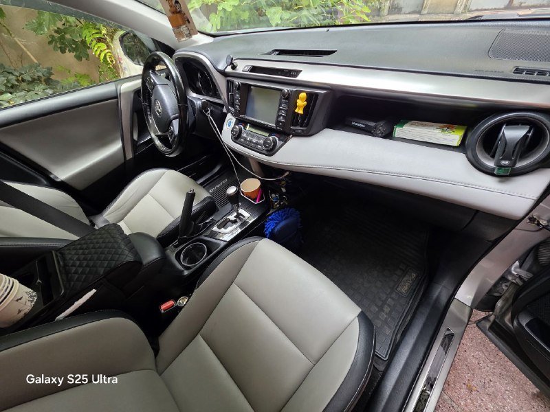 Toyota RAV4 2017 Hybrid Limited 7