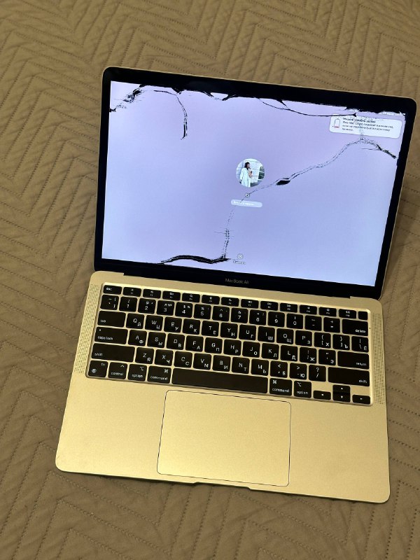 MacBook Air M1 2020 256/8GB с треснутым экраном 4