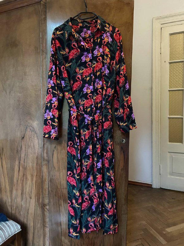 золотая сумка, кроссовки New balance, платье, топ, леопардовые штаны, леггинсы 4