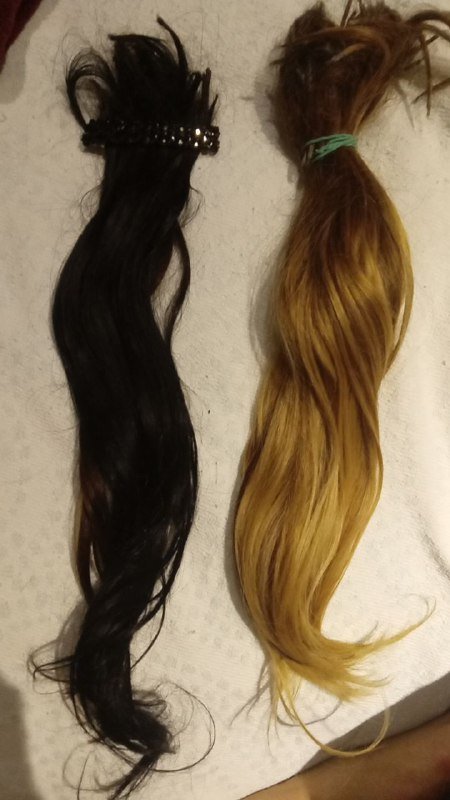 Черные и светлые пряди волос