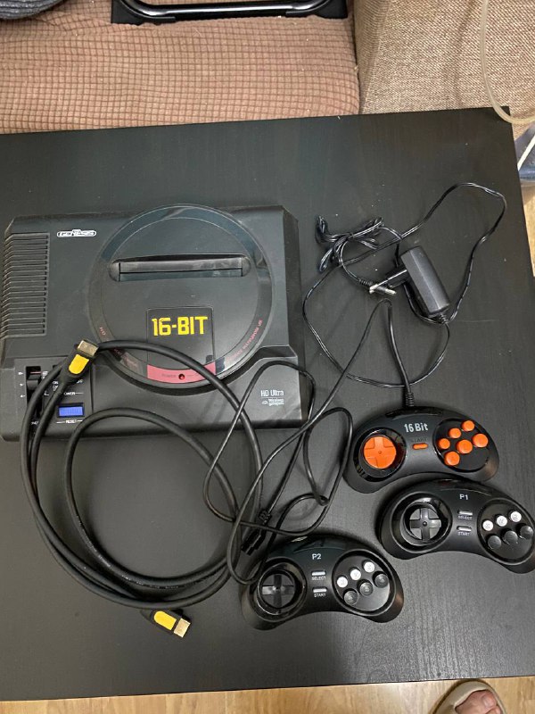 Игровая приставка Sega с аксессуарами и играми