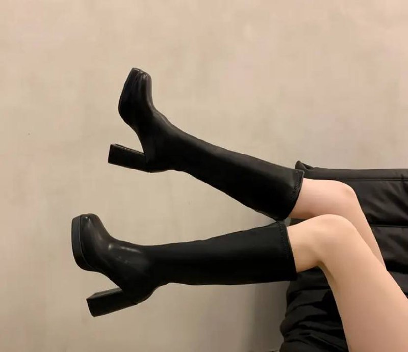 Сапоги 38 размер, кофта/футболка 42-44 размер, босоножки Charles and Keith 38 размер, поясная сумка, платье S
