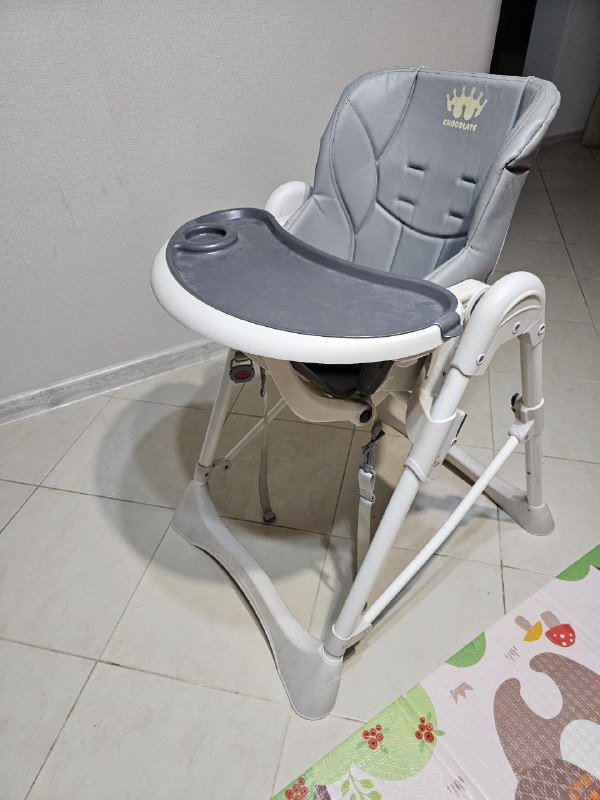 High chair in good condition 3