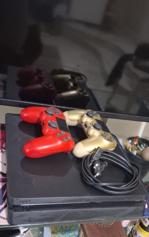 Ps4 на 512 гб с двумя геймпадами