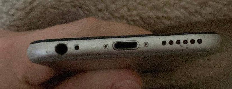 iPhone S 4