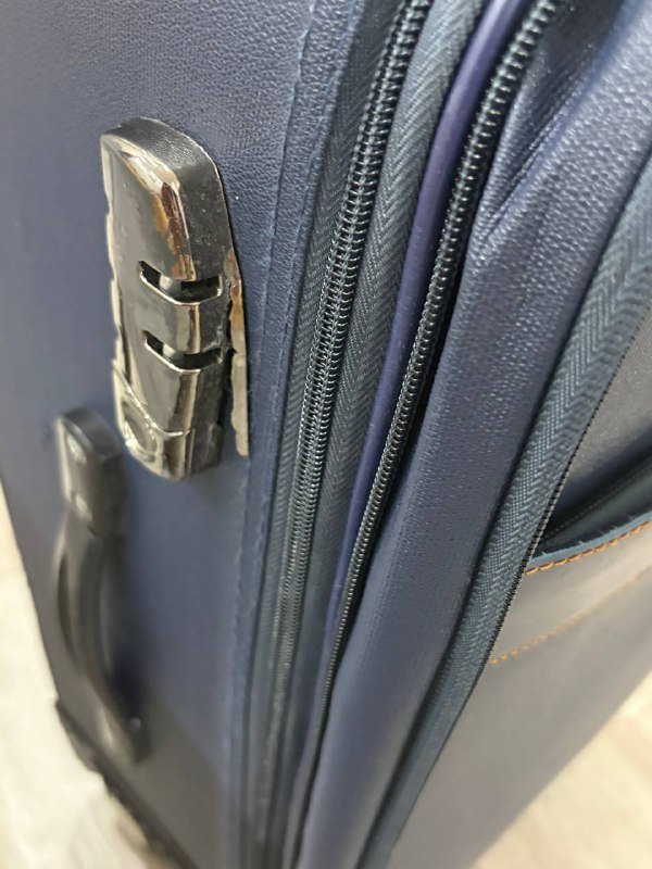 Синий чемодан размер M 5