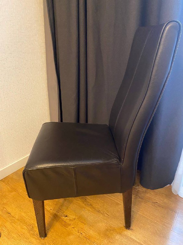 кожаные стулья на деревянных ножках 4