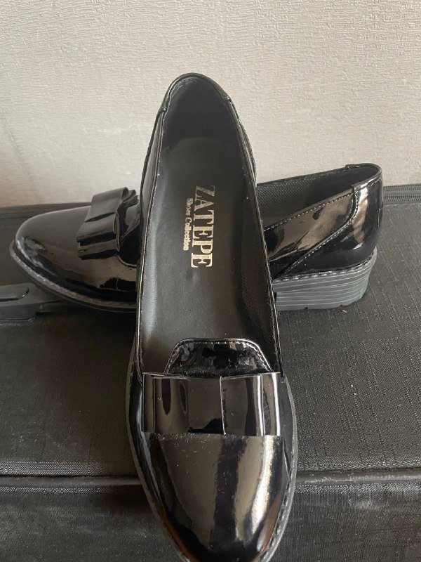 Сапожки 28 размер, Лаковые туфли 37 размер, Туфли 29-30 размер, Кроссовки 2