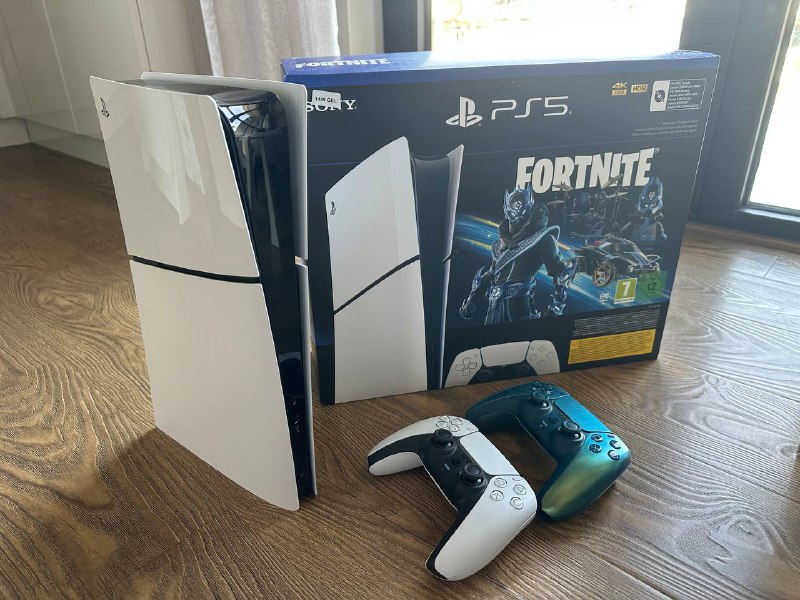 Sony PlayStation PS5 Fortnight edition с двумя геймпадами