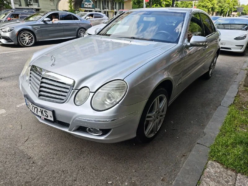 Mercedes-Benz E-Class 1