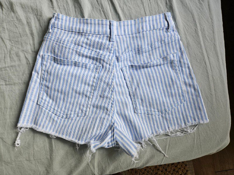 Короткие шорты в полоску H&M, размер 36 2