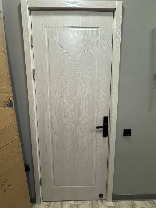 Дверь с коробкой и наличниками