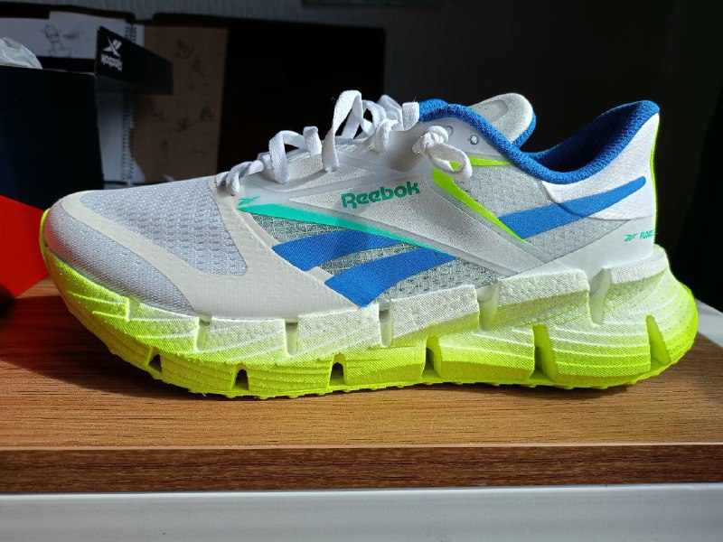 Новые кроссовки Reebok 42.5