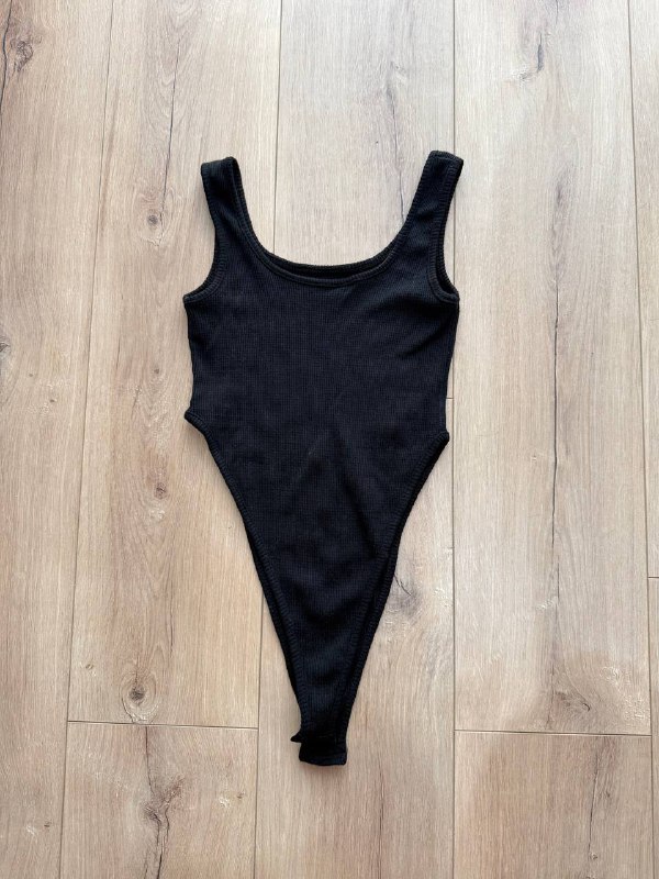 Сумка, Ремень, Комбинезон, Платье белое, Платье Zara, Платье Nike, Футболка Stradivarius, Шорты Pink, Боди черный 10