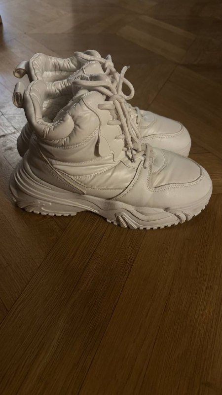 Высокие кроссовки на меховой байке