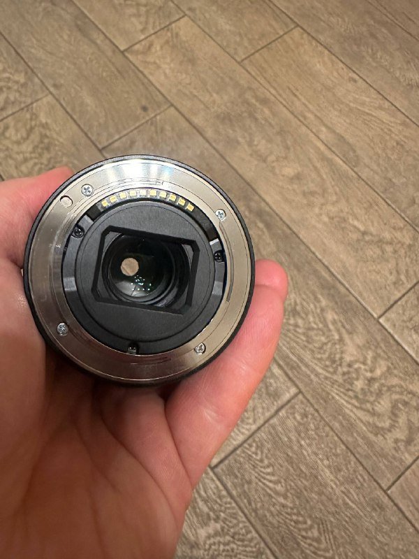 Объектив Sony Zeiss 16-70 mm f/4 ZA OSS с блендой 4