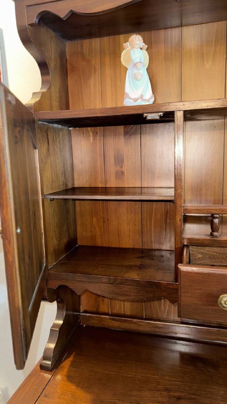 Старинный шкаф после реставрации 3