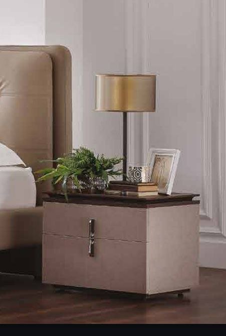 2 обеденных стула, прикроватная тумбочка Divanev 2