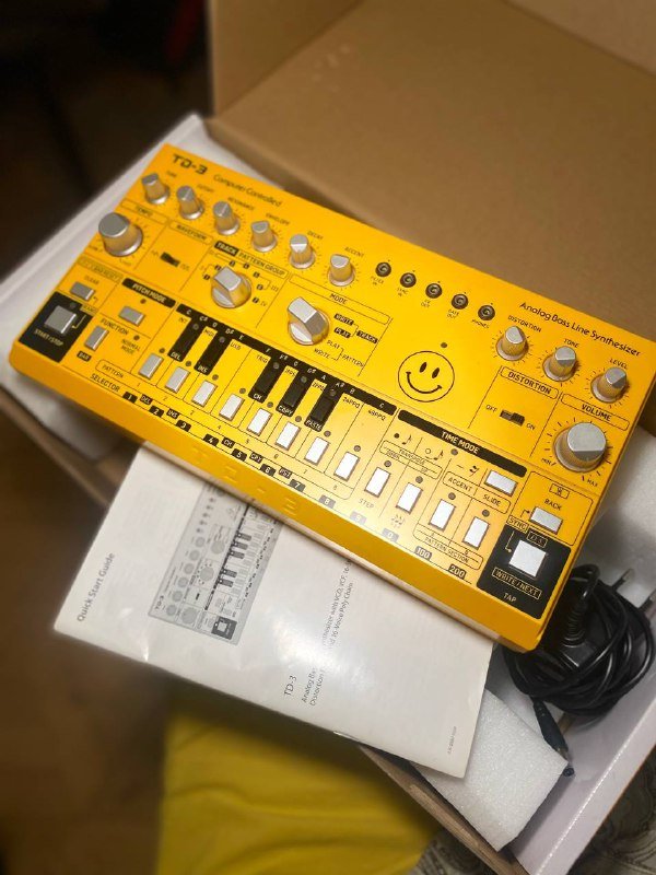 Синтезатор Behringer TD-3 в новом состоянии