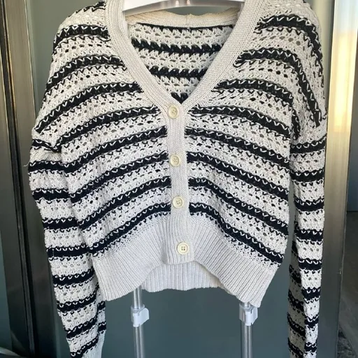 Women’s knitted cardigan