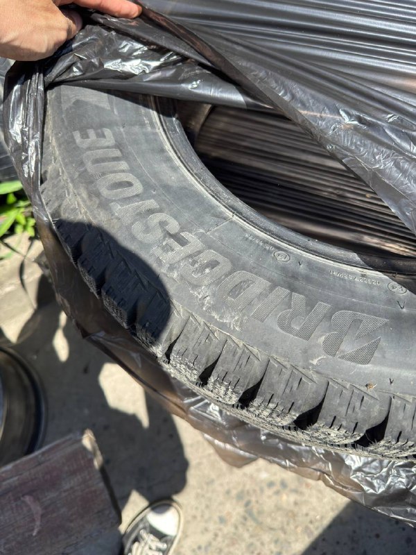 Зимняя резина Bridgestone 215/65 R16 шипованная 2