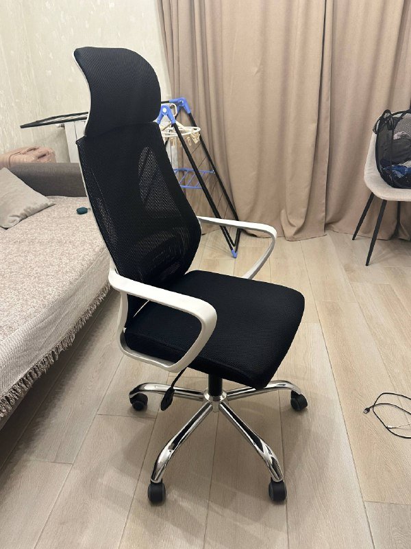 Офисное кресло